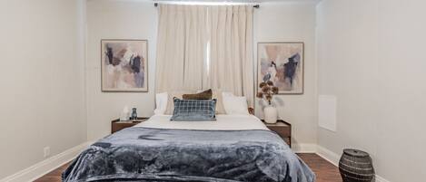 3 soverom, skrivebord, strykejern/-brett og wi-fi (inkludert)