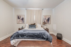 3 bedrooms, desk, iron/ironing board, free WiFi