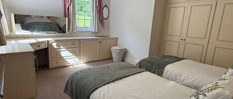 3 bedrooms, iron/ironing board, Internet, bed sheets