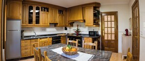 Micro-ondes, four, plaque de cuisson, lave-vaisselle