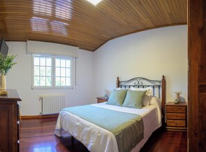 4 Schlafzimmer, Bügeleisen/Bügelbrett, WLAN, Bettwäsche