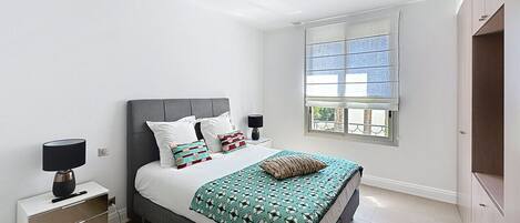 2 عدّة غرف نوم ومكواة/لوح كي وواي فاي مجانًا وملاءات أسرّة