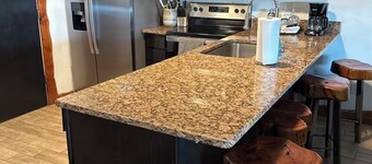 Condo 3/2 bedrooms, golf course, and lakeside condo.