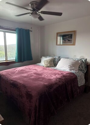 2 habitaciones, tabla de planchar con plancha, wifi y ropa de cama 