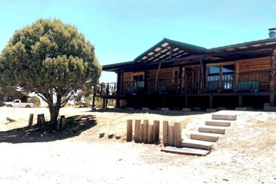 Kit Carson Cabin 2BR Rustic w/Mountain Views