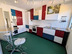 Micro-ondes, four, plaque de cuisson, lave-vaisselle