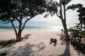Am Strand, Liegestühle, Strandtücher