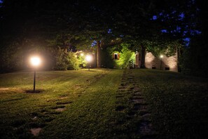 Property grounds - Podere Monte, panoramic terrace on the Apennines with walks and barbecues. (Gaggio Montano)