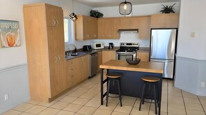 Micro-ondes, four, plaque de cuisson, lave-vaisselle