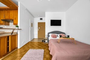 1 habitación, tabla de planchar con plancha, wifi gratis y ropa de cama 