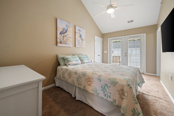 3 bedrooms, iron/ironing board, WiFi, bed sheets