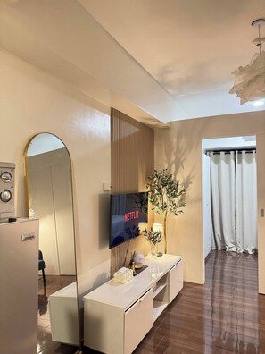 Apartment, 1 Bedroom, City View | Interior