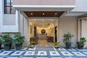 Lobby sitting area - Hotel StayBird - Cove Kharadi (Pune)