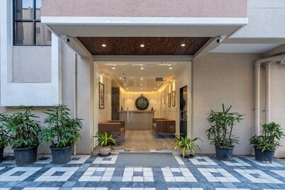 Hotel StayBird - Cove Kharadi