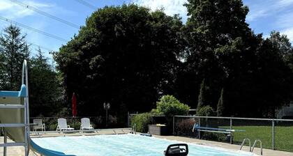 En campagne, 10 minutes de la ville. Toutes les commodités, spa, piscine chauffé