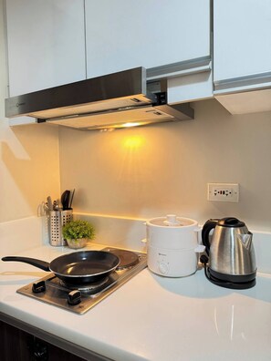 Apartment, 1 Bedroom, Private Pool, City View | Interior - Entire Place in Central Makati (Makati)