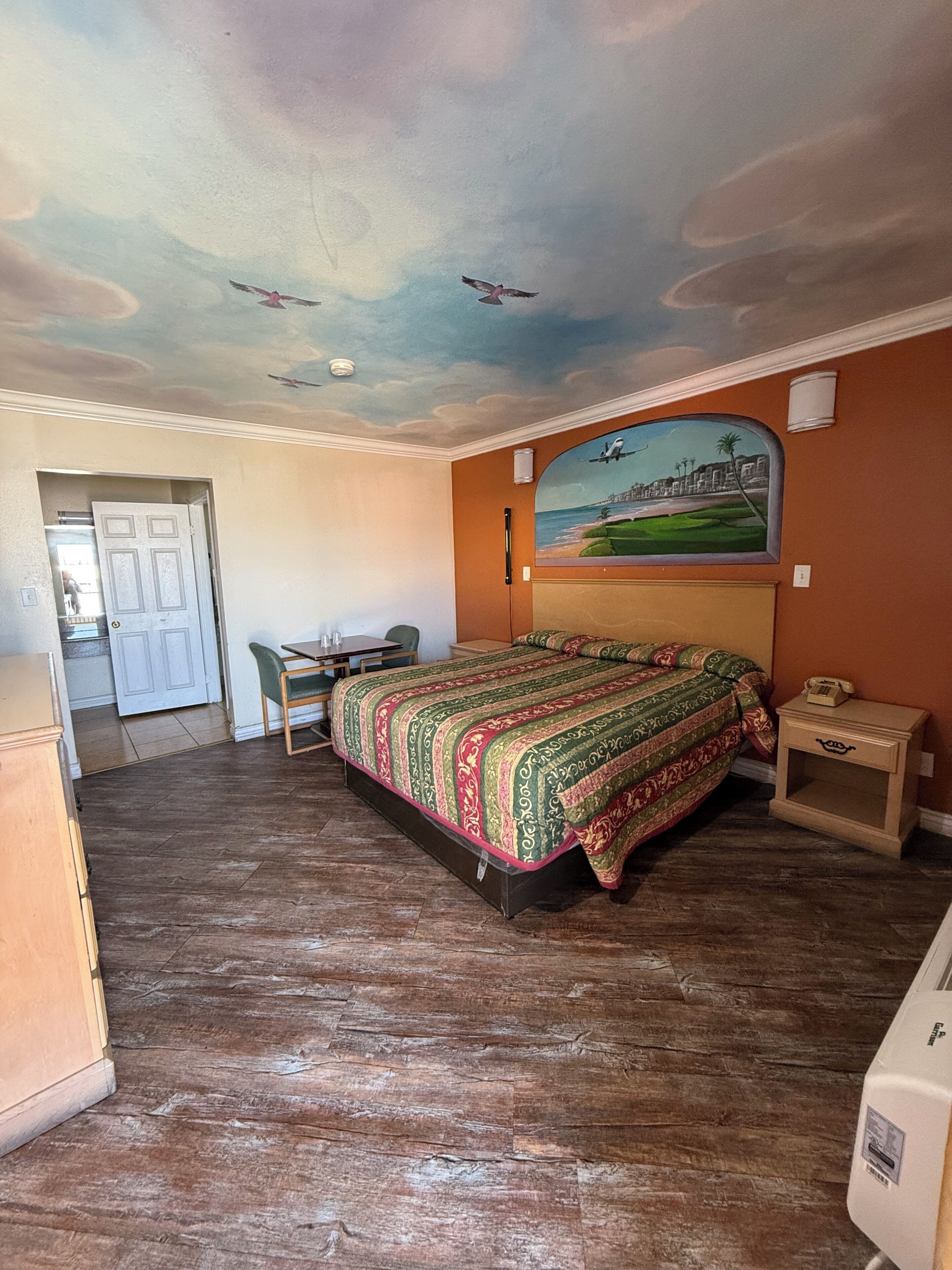 5 bedrooms, iron/ironing board, WiFi