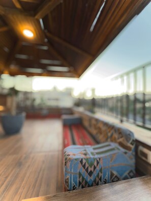 อพาร์ทเมนท์, 3 ห้องนอน, พร้อมสิ่งอำนวยความสะดวกสำหรับผู้พิการ, สูบบุหรี่ได้ | ห้องนั่งเล่น