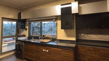 Apartment, 3 Bedrooms, Accessible, Smoking | Interior