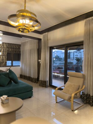 Apartment, 3 Bedrooms, Accessible, Smoking | Living room