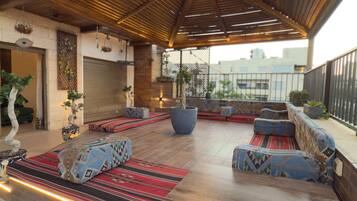 Apartment, 3 Bedrooms, Accessible, Smoking | Living room