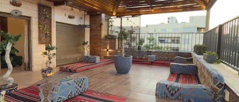 Apartment, 3 Bedrooms, Accessible, Smoking | Living room