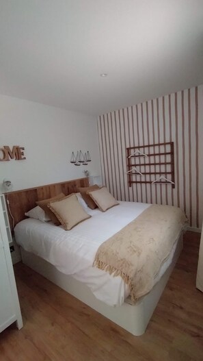 Iron/ironing board, travel crib, WiFi, bed sheets