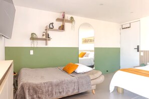 1 habitación, tabla de planchar con plancha, wifi y ropa de cama