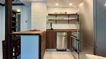 Micro-ondes, four, plaque de cuisson, lave-vaisselle