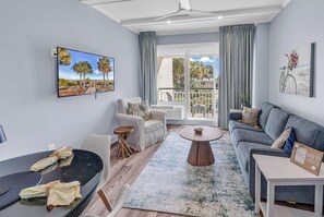 Smart TV, books - Oceanfront: Sea, Sun, & Sand renovated 1-bed 1-bath condo at Bridgewater (Pawleys Island)