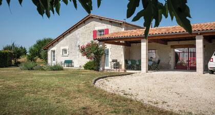 Gßte LES VIGNES - Maison de charme au coeur des vignes cognaçaise