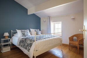 3 bedrooms, iron/ironing board, free WiFi, bed sheets