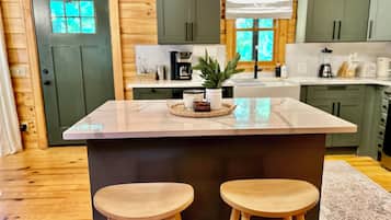 Micro-ondes, four, plaque de cuisson, lave-vaisselle