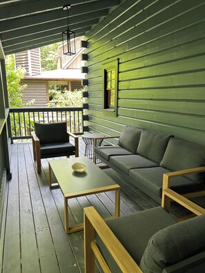 Property grounds - Beautiful newly renovated modern mountain cabin 8 min from downtown w/ club (Cashiers)