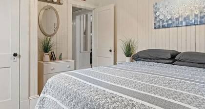 Idlehurst Getaway: 7-BR, 2-min from Onset Beach w/ Wifi, AC units - sleeps 14!