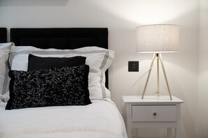 2 bedrooms, iron/ironing board, Internet, bed sheets