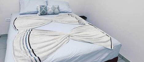 واي فاي مجانًا وملاءات أسرّة