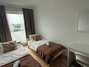 2 bedrooms, iron/ironing board, WiFi