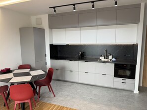 Micro-ondas, fogão, cooktop, lava-louças