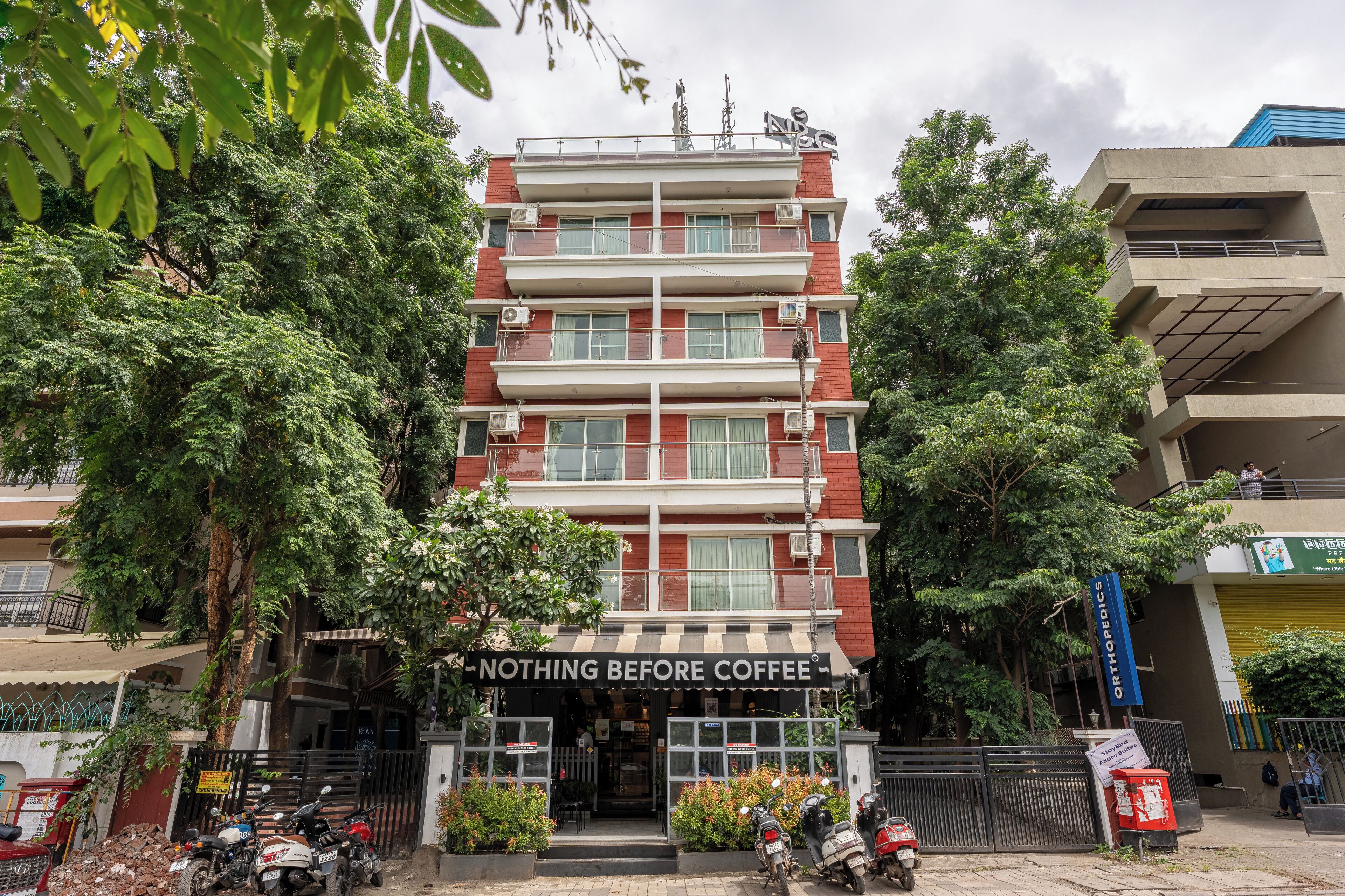 Foto - StayBird - Azure Suites Business Hotel