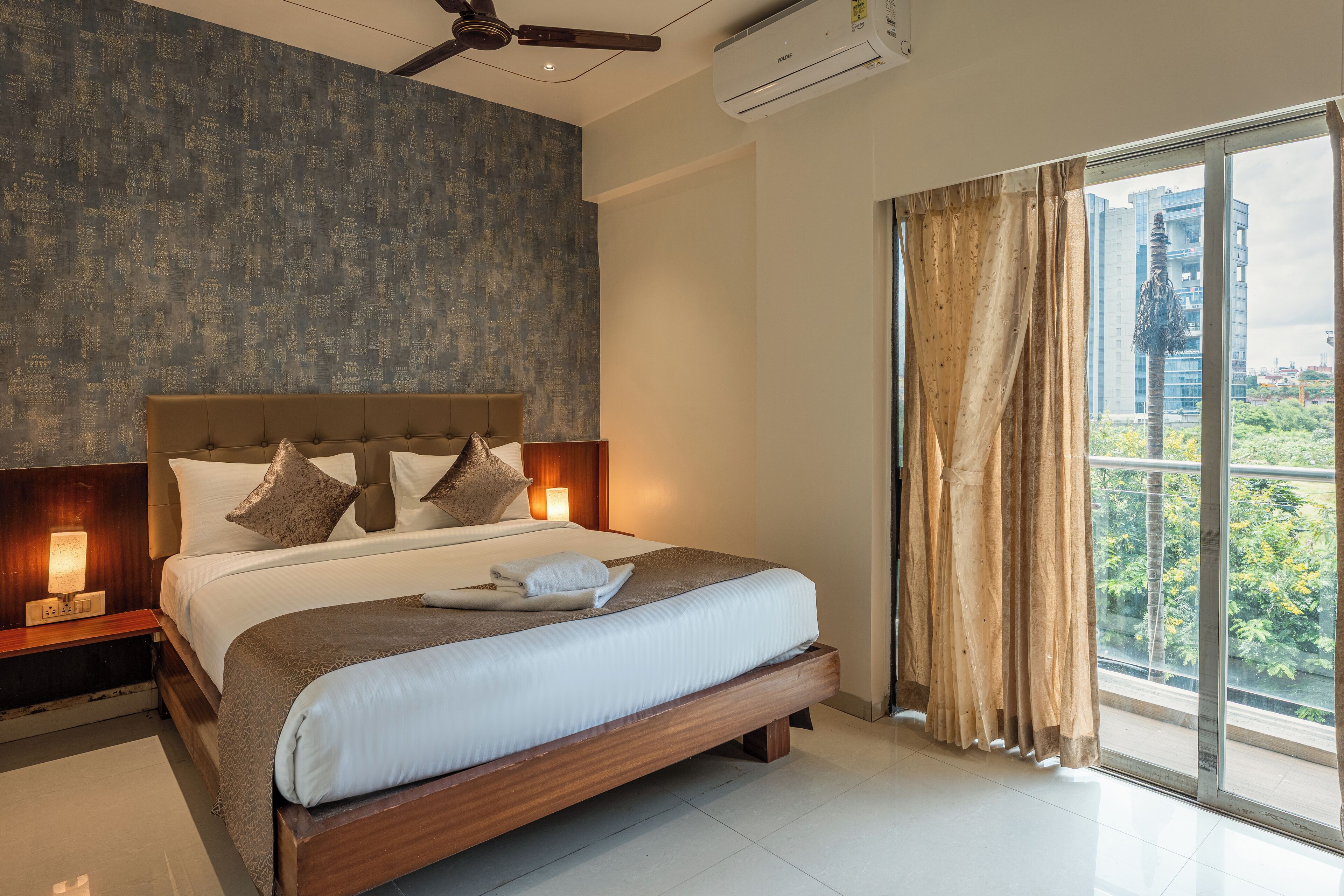 Family Studio Suite, City View | Desk, laptop workspace, free WiFi