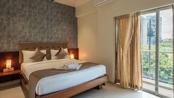 Bureau, espace de travail pour ordinateur portable, Wi-Fi gratuit