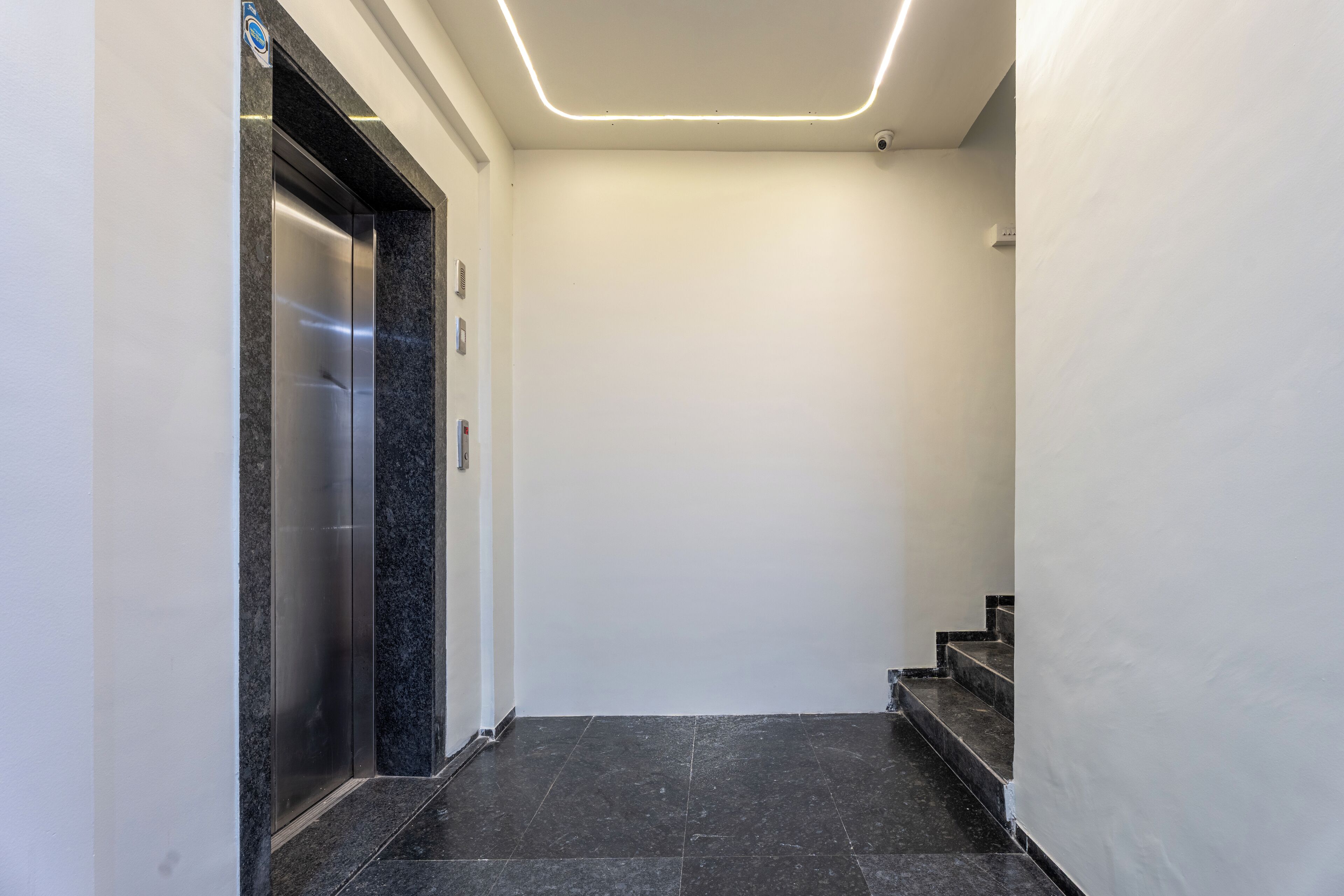 Foto - StayBird - Azure Suites Business Hotel