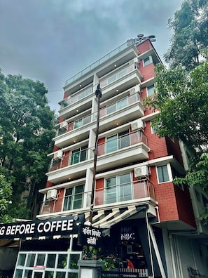 Exterior - StayBird - Azure Suites Business Hotel (Pune)