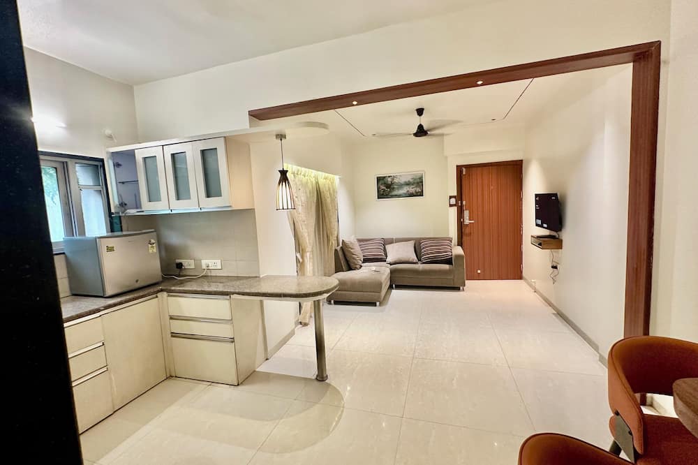StayBird - Azure Suites Business Hotel