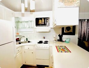 Mikrowelle, Ofen, Herdplatte, Geschirrspüler