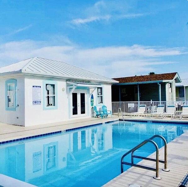 Outdoor pool, a heated pool