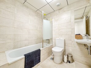 Shower, towels - Cala de mijas holidays el faro (Mijas)