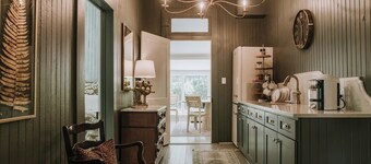 The Bradford House - the perfect location in Ocean Springs. Walk to Downtown!