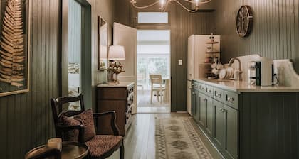 The Bradford House - the perfect location in Ocean Springs. Walk to Downtown!